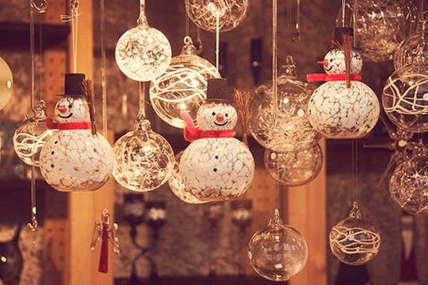 Simples dicas para economizar na decoração luminária de Natal