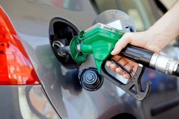 Saiba como economizar combustível em meio a altos preços