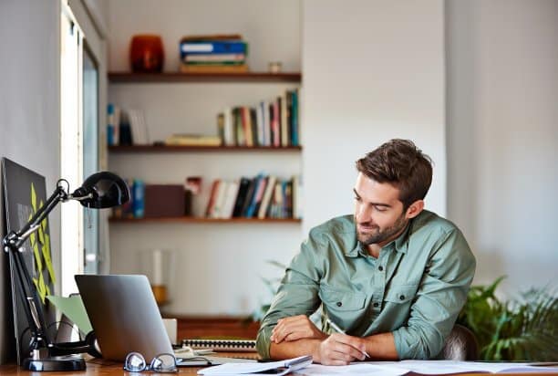 Como ganhar dinheiro trabalhando de casa durante a quarentena? Confira ótimas dicas!