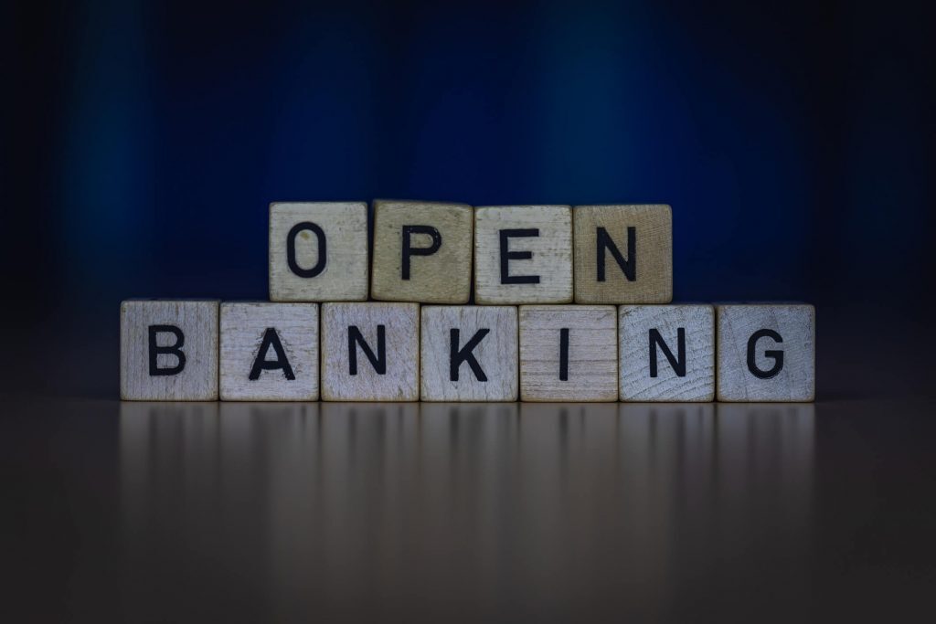 O que é Open Banking? Você já conhece o novo sistema bancário que promete revolucionar a indústria financeira? Saiba mais sobre o conceito e atuação no mercado brasileiro!